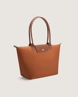 شنطة نسائية بمقاس كبير بلون بني