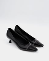 حذاء نسائي أنيق من الجلد بلون أسود