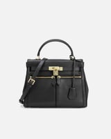 شنطة نسائية تحكي قصة من الأناقة بلون أسود