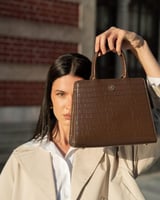 ‎ شنطة نسائية كلاسيك بلون بني