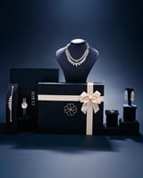 طقم هدية نسائي ملكي بلون فضي