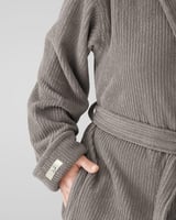 روب استحمام دافىء باللون الرمادي