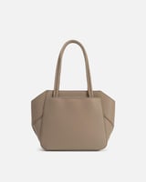 شنطة نسائية بمقاس واسع بلون بني