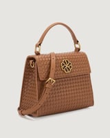 شنطة نسائية بتصميم جذاب بلون بني