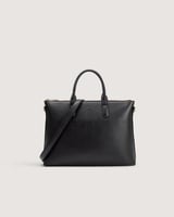 ‎ شنطة نسائية عملية بطابع أنيق بلون أسود