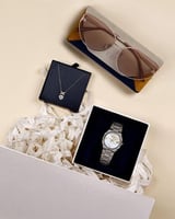 هدية نسائية من ساعة وسلسال ونظارة