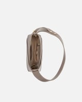 شنطة كتحفة هندسية بلون رمادي