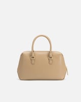 شنطة نسائية لإطلالتك اليومية باللون البني.