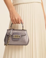 شنطة نسائية من الجلد البارز بلون رمادي