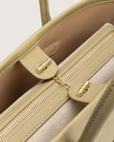 شنطة أرجوان النسائية عملية باللون الأخضر