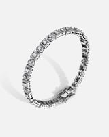 اسوارة نسائية باللون الفضي