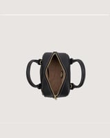 شنطة نسائية بتصميم مميز بلون أسود