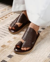 زيبرية رجالية كلاسيك بلون بني