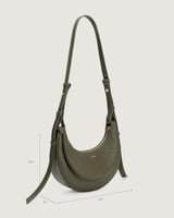 شنطة بمقاس واسع باللون الأخضر