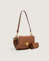 شنطة نسائية بمقاس متوسط باللون البني