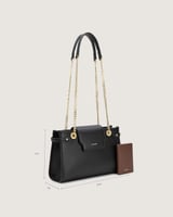 شنطة بحجم كبير ومناسب باللون الأسود