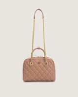 شنطة نسائية بتصميم مميز بلون وردي