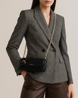 شنطة نسائية بمقاس لكل يوم بلون أسود