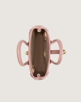 شنطة نسائية لإطلالتك العملية بلون وردي