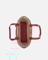 شنطة بحجم واسع لكل الأوقات بلون أحمر