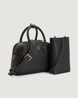 شنطة نسائية بتصميم كلاسيك بلون أسود