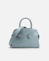 شنطة نسائية من الجلد الفاخر باللون الأزرق