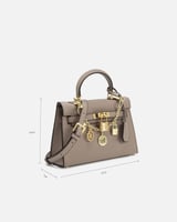 شنطة نسائية لكل امرأة تهتم بالتفاصيل باللون البني