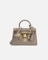 شنطة نسائية لكل امرأة تهتم بالتفاصيل باللون البني