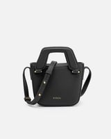 شنطة نسائية بتصميم لكل يوم بلون أسود