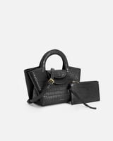 شنطة نسائية واسعة بلون أسود