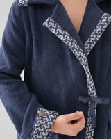 روب استحمام نسائي أنيق بلون أزرق