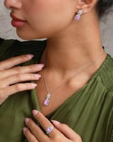 طقم اكسسوار نسائي أنيق بلون فضي ووردي