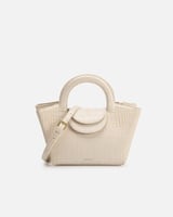 شنطة نسائية واسعة بلون أبيض