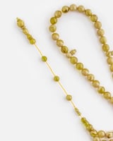 سبحة بكلايت بلون أصفر بتصميم أنيق