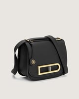 شنطة بلمسة فاخرة باللون الأسود