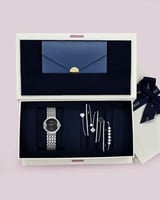 طقم نسائي أساور وساعة بلون فضي