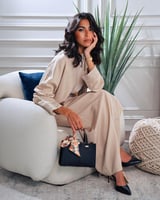 شنطة نسائية بتصميم كلاسيك بلون أسود