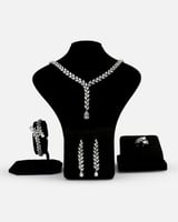 طقم نسائي ملكي باللون الفضي