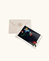 كرت إهداء يصف جمال الطبيعة بلون أزرق