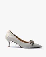 حذاء نسائي فاخر من الجلد بلون أبيض