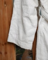 روب رجالي فندقي بلون أبيض