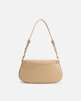 شنطة من الجلد بتصميم لكل يوم بلون بيج