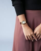 ساعة نسائية بسير جلد بلون بني