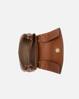 شنطة نسائية ذات حجم واسع بلون بني