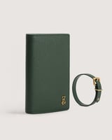 محفظة واسوارة من الجلد باللون الأخضر