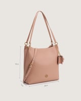 شنطة نسائية بتصميم مميز بلون وردي