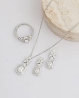 طقم اكسسوار نسائي أنيق بلون فضي