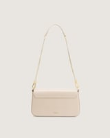 شنطة عملية من الجلد الفاخر بلون أبيض