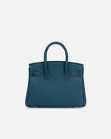 شنطة نسائية بتصميم راقي يناسب كل إطلالاتك بلون أخض...