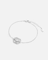 اسوارة نسائية بتصميم جذاب بلون فضي